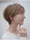 くびれショート×明るめブラウンヘア