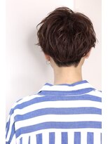 リップス 栄(LIPPS) ゆるっとパーマの外国人風センターパート