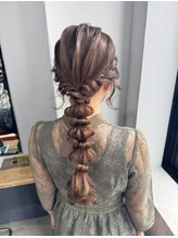 リラ(Lila’s)&nbsp;網みおろし/ツインアレンジ/結婚式アレンジ/ヘアアレンジ