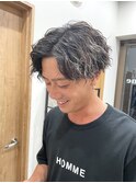 センターパート×スパイラルパーマ×ハイライト