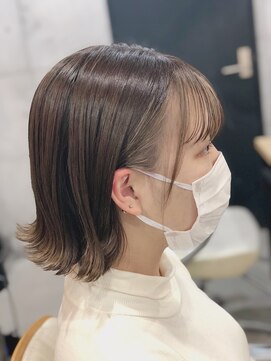 ユーリ(juli) ベージュブラウンショートボブ