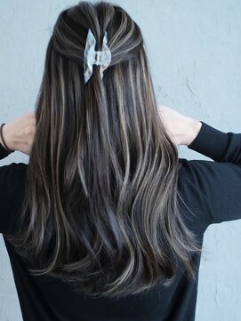 マリアナ(Mariana) ハイライトショートヘアレイヤーカットダブルカラー