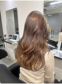 自然に流れるレイヤーカット+ブラウンベージュ