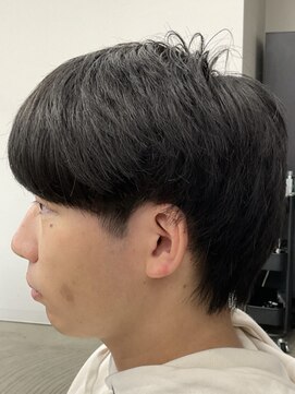 フイ 新宿3丁目(Hui) フェザーパーマ/グレーブルーカラー/刈り上げショートパンク