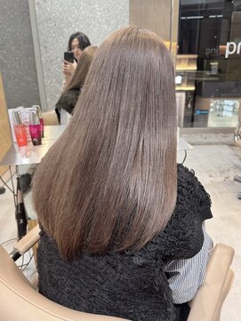 サンク 原宿 表参道(cinq) ミルクティーグレージュ暗めアッシュブラウンミディアムレイヤー