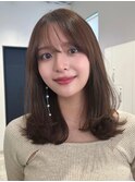 顔周りレイヤーカットくびれヘアミルクティーベージュカラー