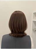 ツヤ感×抜け感 大人可愛い外ハネブラウンミディアム