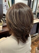 トゥルートラスト アン 下石田店(True Trust un)&nbsp;おしゃれな大人のミディアムレイヤー×大人ハイライト