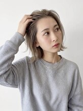 オレロ 国立(olelo)&nbsp;ミルクティーブロンド/ワンホンレイヤー/リバースセンターパート