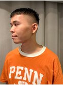 黒髪刈り上げツーブロックフェードカットバーバースタイル