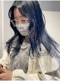 大人っぽく個性的にネイビーカラー