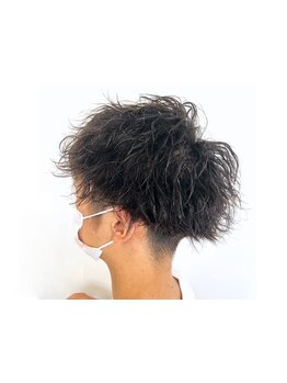 男性目線でお悩み解決&理想を叶える【谷内 克己】が人気◎印象を変える眉カットやシェービングもお任せ！