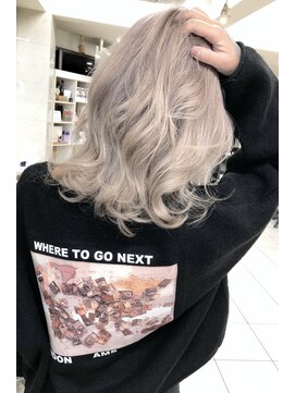 スライバイリアオオサカ(Sly By Ria OSAKA) シルバーアッシュ【梅田】【大阪】