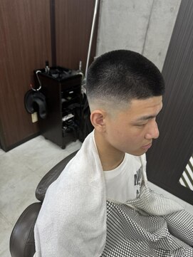 バーバーバー 八広(BARBER-BAR) 坊主フェード　バズカット