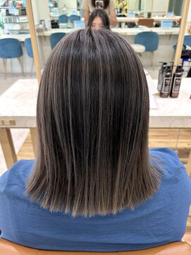 アプリバイリアン 浦和2号店(appri by Rien) [バレイヤージ グラデーショ グレージュ]切りっぱなしボブ浦和