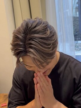 ビューシンサイバシ(VIEW SHINSAIBASHI) 毛流れセンターパート