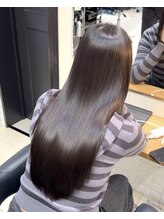 一人ひとりの髪のお悩みに寄り添う、オーダーメイドの髪質改善ストレート。