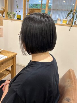 メルク ユニ(merc.uni) 切りっぱなしボブ黒髪