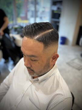 フランクスバーバーリザーブ 人形町店(FRANK’S BARBER RESERVE) 波巻きツイストスパイラル/リバースセンターパート/人形町