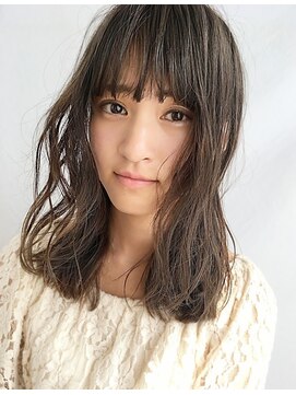 チェルシー 表参道 学生限定　「波浅め縦落ち」なミディアムのエアウェーブ