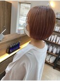 ショートボブ×ピンクベージュ