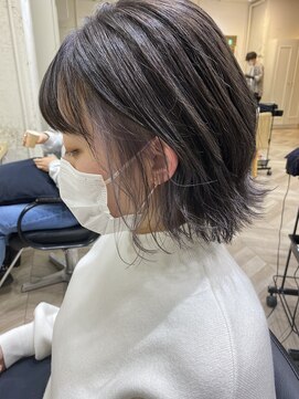 エル(EL by green) 《tomi》切りっぱなしボブ×イヤリングカラー