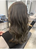 オリーブベージュ