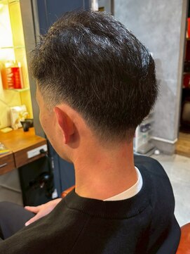 アットザコーナー(at the corner) ツーブロック アップバング ビジネスヘア フェードカット 20代