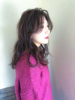 ヘアメイク シュシュ(Hair make chou chou) センターパートミディアムウェーブ【chou-chou 北林夏実】