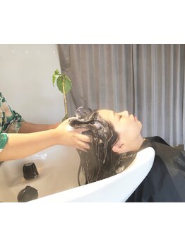 スパニスト検定取得者の技術でお悩み改善！居心地抜群の〈Hair Space Off〉で癒されながら髪もキレイに♪