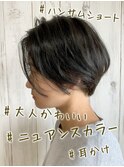 バレイヤージュアッシュカラーツヤ感ノーブル前下がりショート