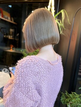 リノショアーズ 日本大通り店(RINOSHORES) ケアブリーチワンカラーホワイトベージュマルボブことりベージュ