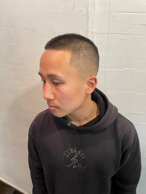 MEN'S HAIRウルフアッシュブラックカルマパーマベリーショート