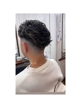 ラスティー(LUSTY) 「静岡袋井LUSTY」トレンドのフェードカット 極パーマ