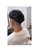 「静岡袋井LUSTY」トレンドのフェードカット 極パーマ