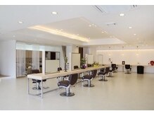 グランデ ビス(GRANDE bis)の雰囲気（明るく清潔感のある店内【髪質改善/縮毛矯正】）