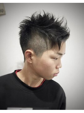 ヘアスペース トゥービーハーツ 触り心地気持ちいいコンケーブ刈り上げ無造作ヘア