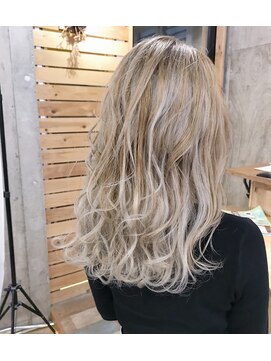 ヘアカロン 熊本本店(Hair CALON) ホワイトハイライトカラー