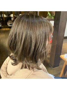 ピースリーヘア バイ カーサ(peathree.hair by CASA) ウルフ×カーキベージュ