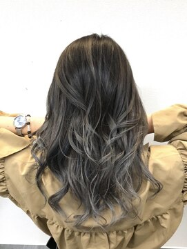 アイコニック 天神店(ICONIQ) カラーマジック【シルバーグレージュ×バレ】