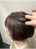 大人女性に。白髪を活かしたハイライト、柔らかベージュ
