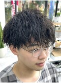 ツイストスパイラルメンズマッシュショート波巻きパーマ眉毛