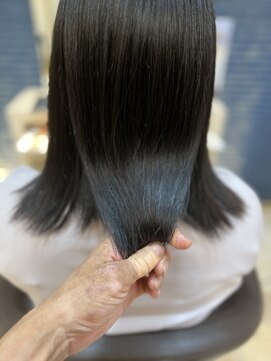 ヴィヴァーチェイルソーレ(VIVACE ilsole) 20代30代艶感ストレート♪髪質改善カラー地毛風暗色カラー