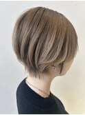 切りっぱなし大人ボブミルクティーベージュ20代30代小顔ショート