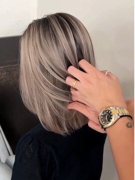 コントラストバレイヤージュナチュラルレイヤーカット