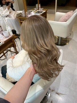 スペックホルダーミミ(Spec Holder mimi) ミルクティーベージュ　11.25クラゲヘアー小顔