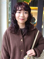 オーオ シカシカ(OOO YY)&nbsp;ミディアムパーマとブチーチなしカラーカラーのワインレッド