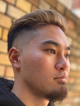 バーバーリング メソッド(BARBERING METHOD) 超攻撃型フェードカット＆ブリーチスタイル