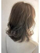 ペタルバイリリア(petal by Lilia)&nbsp;ミディアムレイヤー　くすみベージュ