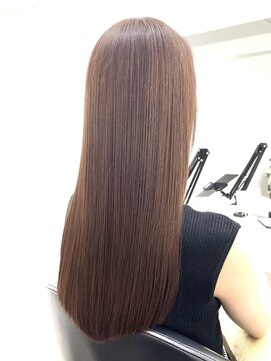 イレス 札幌駅前(IRESU) ミディアムヘア斜めバンググレージュカラーシルキーベージュ